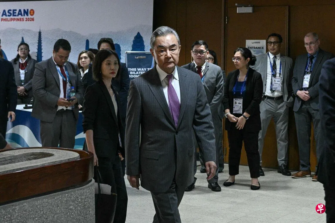王毅吉尔吉斯斯坦会见伊朗外长阿拉格齐谈海湾局势