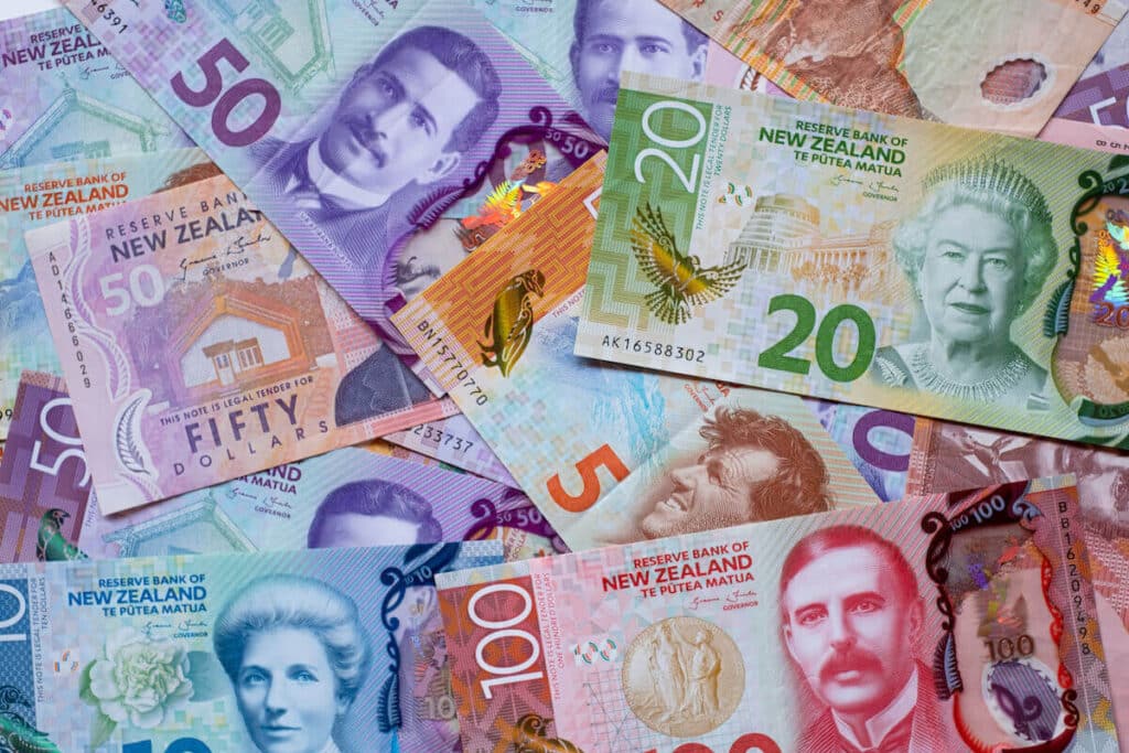 English Title: How to Trade NZD/JPY: Risk and Strategy Guide