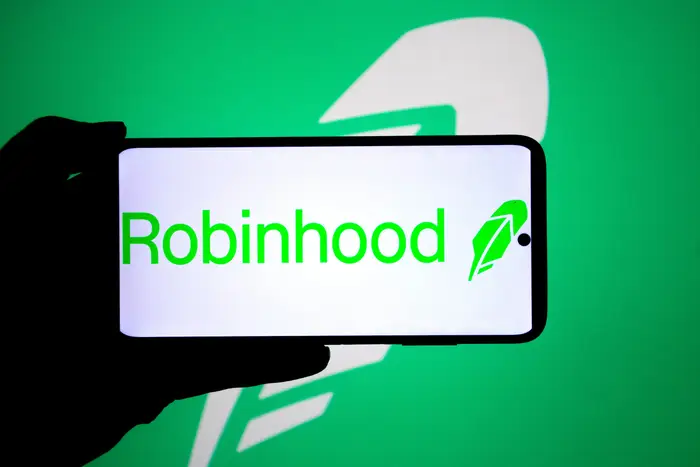 Robinhood Launches AI Agent Trading and Credit Card Tools