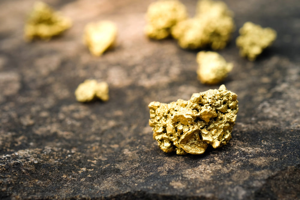 Gold Falls Below $4,000 as Fed Bets Lift Dollar