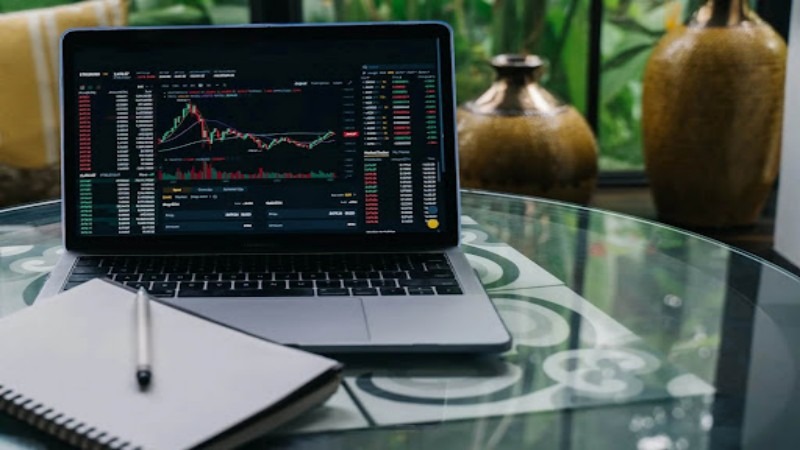 Falling Prices on Rising Volume: Meaning and Risks