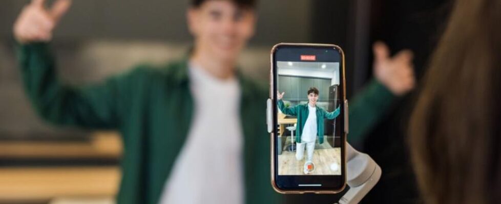 AMF Study Finds Social Media Sways Young Investors